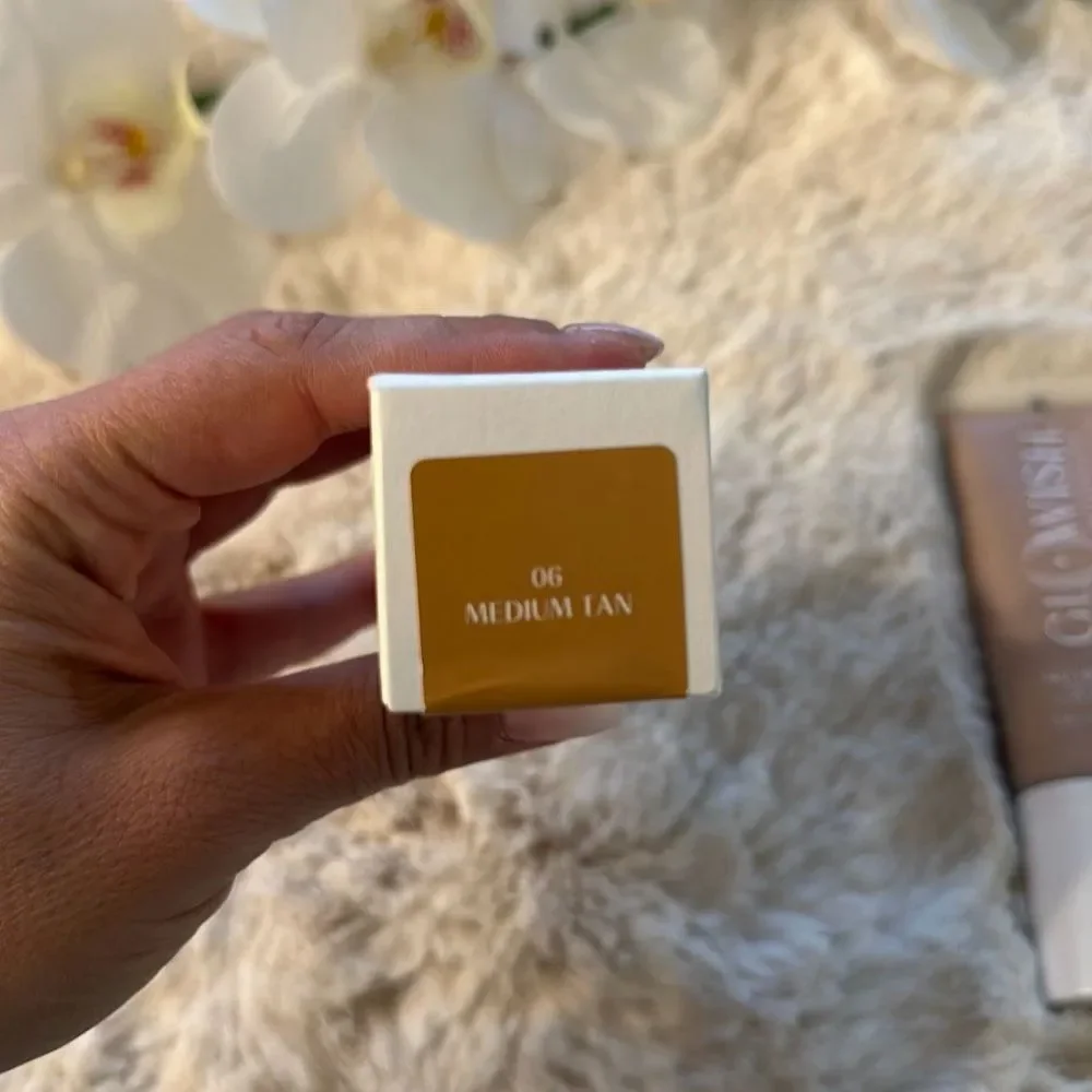 HUDA Beauty GloWish Multidew Vegan Skin Tint Foundation “06 Medium Tan”